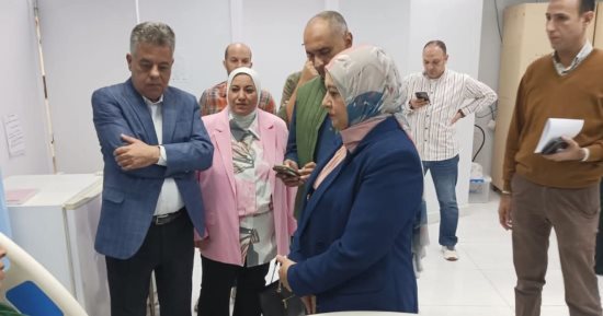 عميد طب الإسكندرية يزور مصابى العقار المنهار فى أبو سليمان