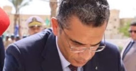 محافظ البحر الأحمر يضع إكليل الزهور على النصب التذكاري فى ذكرى نصر أكتوبر