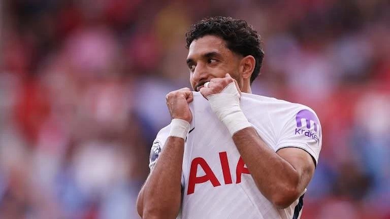 عمر مرموش يعود إلى تدريبات توتنهام استعدادًا لمواجهة مانشستر يونايتد