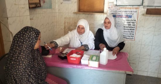 تقديم 2807 خدمة طبية مجانية بقافلة فى قرية "خليج قبلى" بمركز مطوبس.. صور