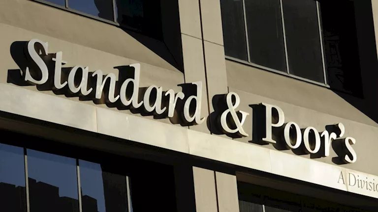 ستاندرد آند بورز تتوقع تباطؤ نمو الاقتصاد المصري إلى 4.5% في السنة المالية 2027