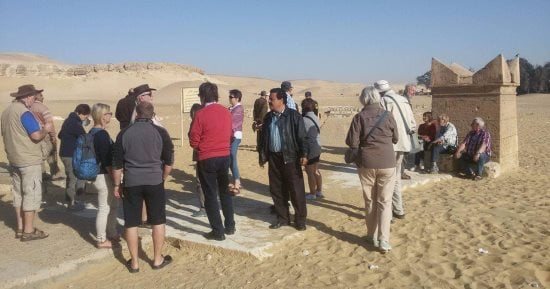 وفود سياحية متعددة الجنسيات تزور المناطق الأثرية بالمنيا