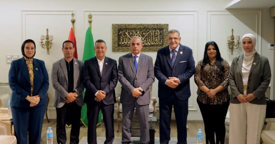 محافظ الإسماعيلية يبحث مع أعضاء النواب والشيوخ مطالب المواطنين ودعم الدراويش