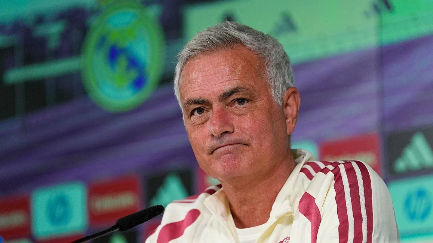 قبل كلاسيكو الغد.. تاريخ مواجهات مورينيو أمام برشلونة
