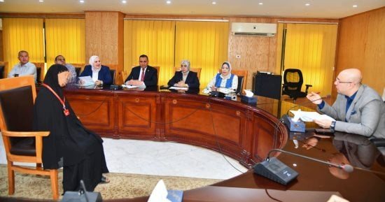 محافظ الفيوم يوجه بسرعة صرف معاش لأخوين يتيمين