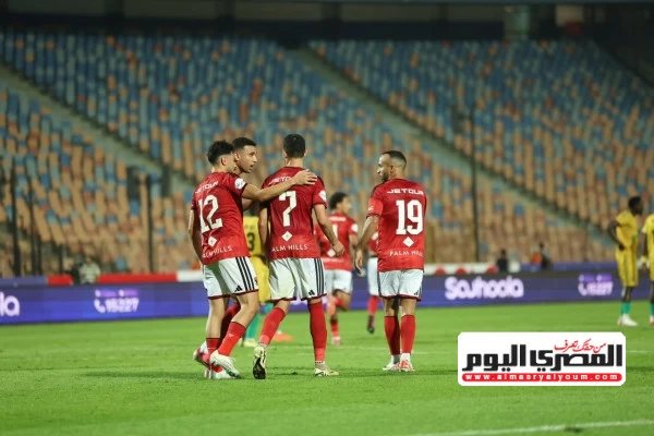 عرض تركي يهدد استمرار نجم الأهلي.. تقرير يكشف