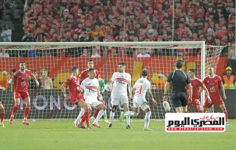 من يحسم الصراع.. الأهلى «الواثق».. أم الزمالك «المثابر»؟