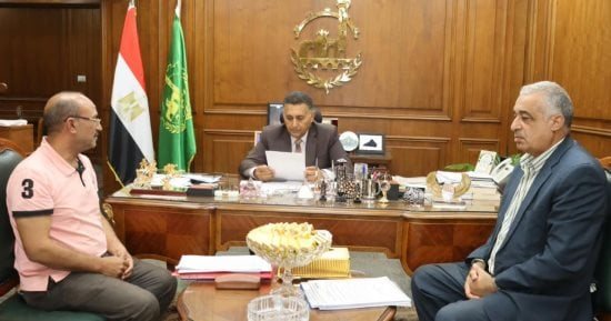 طرح خطوط سير جديدة بموقف شبين القناطر وزيادة أعداد سيارات الأجرة بالقليوبية