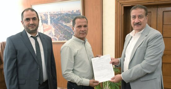 محافظ بورسعيد يوقع 6 عقود جديدة لـ6 مصانع بجنوب المحافظة.. صور