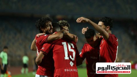 "لا بيضغط ولا بيدافع ولا بيهاجم".. محمد عبد الجليل يشن هجومًا ناريًا على نجم الأهلي