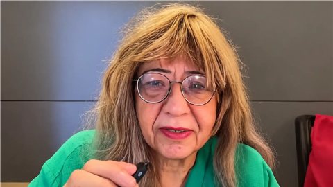 وفاة الفنانة نادية كرم بعد مسيرة فنية حافلة في الدراما الخليجية