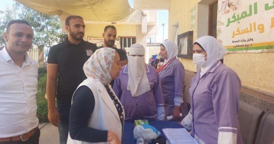 الكشف على 1453 مواطنا بقافلة طبية مجانية في قرية الجزيرة الخضراء بالإسماعيلية