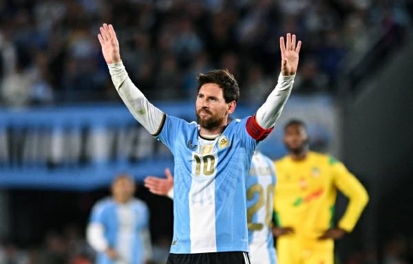 ليلة وداع ميسي تُفجّر غضب صحف بريطانيا.. ما السبب؟
