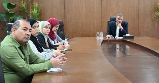محافظ جنوب سيناء يتابع تداعيات الأمطار والسيول ويوجه بتمشيط الطرق