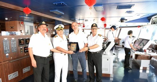 الفريق أسامة ربيع يبحث سُبل التعاون مع نائب الرئيس التنفيذى بمجموعة CMA CGM