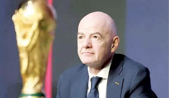 إنفانتينو يحسم موقفه النهائي من التنازل عن رئاسة "فيفا"