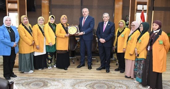 جامعة قناة السويس تستقبل وفد رابطة البروفيسورات الإندونيسية لتعزيز التعاون