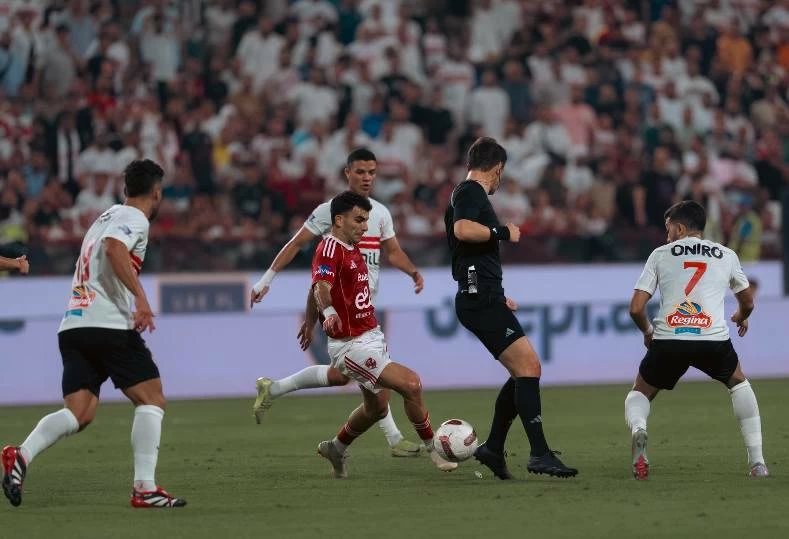 4 معلقين لمباراة الأهلي والزمالك في الدوري المصري.. وتردد القنوات الناقلة