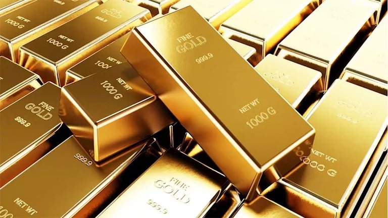 الأوقية عالميا تخسر 145 دولارا.. لماذا لم يهبط الذهب في مصر بالنسبة نفسها؟