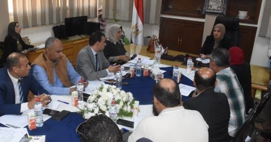 نائب محافظ الإسكندرية تبحث شكاوى المواطنين بالعامرية وبرج العرب