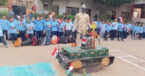 مدرسة أرمنت الابتدائية تحول طابور الصباح لملحمة وطنية احتفالا بنصر أكتوبر.. صور