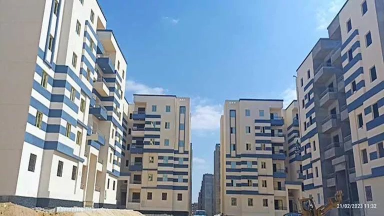 الإسكان تطرح أراضٍ لورش ومحلات وصيدليات في أسيوط والعبور الجديدة