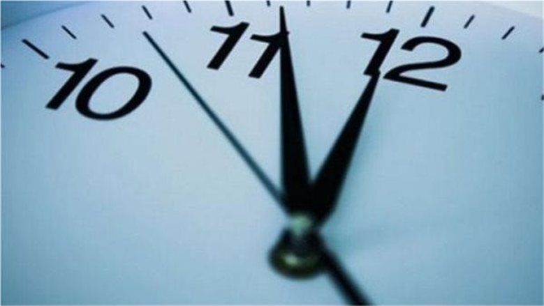 تأخير الساعة رسميًا خلال ساعات.. موعد تطبيق التوقيت الشتوي 2026