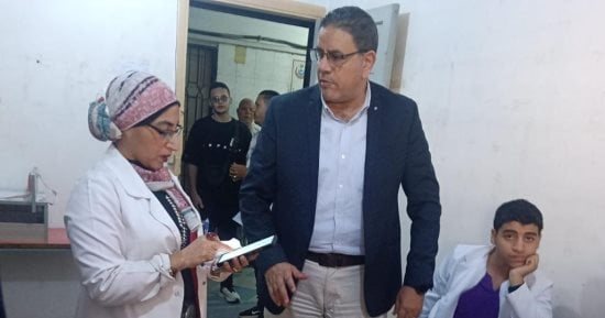 وكيل صحة المنوفية يتفقد تطعيمات الحصبة والحصبة الألمانية بالمركز الصحي بشبين