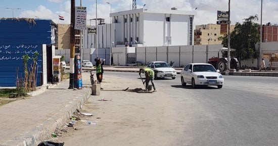 استعدادًا لموسم الشتاء.. استمرار أعمال تطهير غرف تصريف مياه الأمطار بالعريش