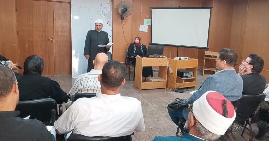 رئيس منطقة الإسماعيلية الأزهرية يناقش معوقات العملية التعليمية مع مديري الإدارات