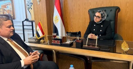 محافظ الوادي الجديد تبحث إطلاق المرحلة الأولى من المبادرة الرئاسية «القرية المنتجة »