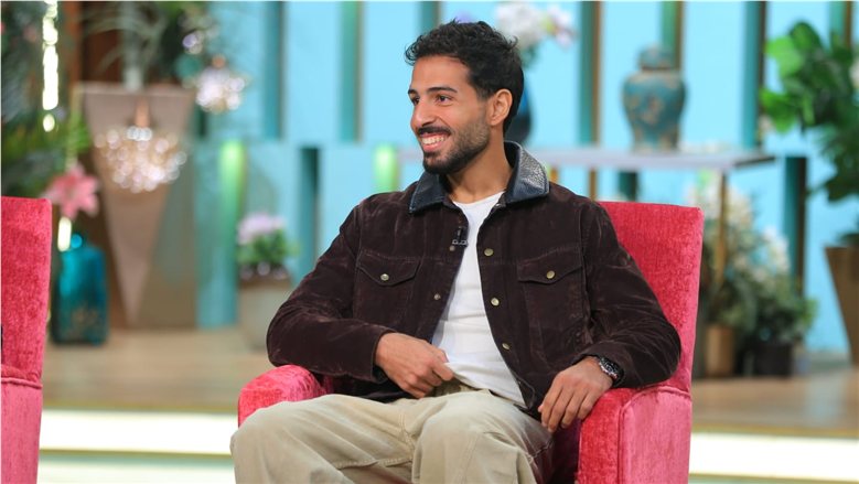 محمود ياسين يكشف كواليس مرض والدته ويرد على شائعة زواج والده