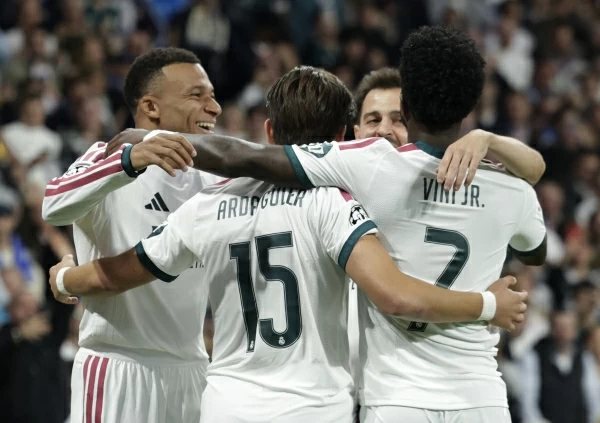 تقرير: مستوى فينيسيوس جونيور يثير القلق داخل ريال مدريد