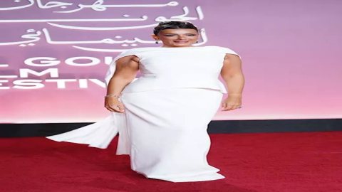 بالأبيض من سولاس لندن.. أنجي المقدم تتألق في الجونة وهذا سعر إطلالتها