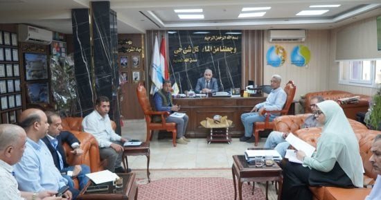رئيس مياه سوهاج يبحث موقف تسليم المشروعات المنتهية ضمن حياة كريمة