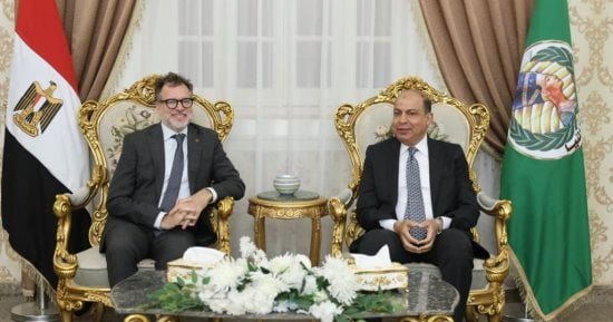 محافظ المنيا يبحث مع السفير الكندي تعزيز تمكين الفتيات ومتابعة مشروع «مسارات»