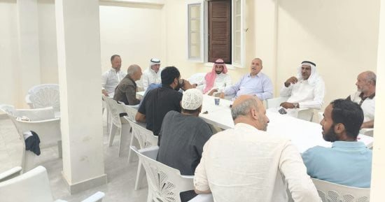 رئيس مدينة طور سيناء يلتقي أهالي تجمع سهل القاع لبحث أزمة الجمال ومطالب المواطنين