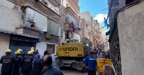 انتشال جثمان الطفلة مريم آخر ضحايا عقار الإسكندرية المنهار
