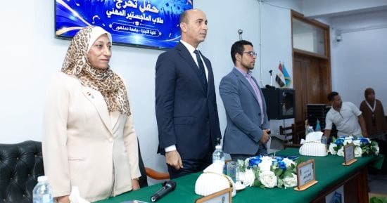 رئيس جامعة دمنهور يشهد حفل تخرج دفعة جديدة من الماجستير المهني بكلية التجارة